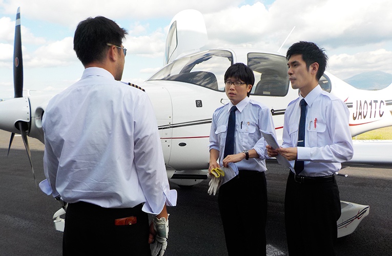 民間航空操縦士訓練学校、実機訓練開始！