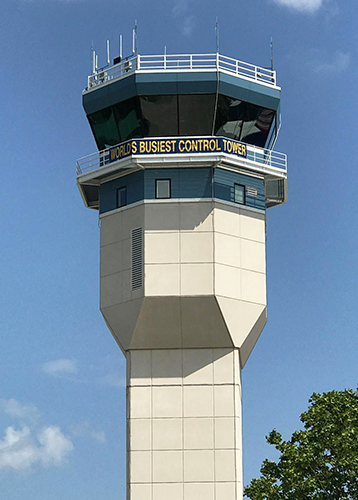 ウィットマン・リージョナル空港の管制塔